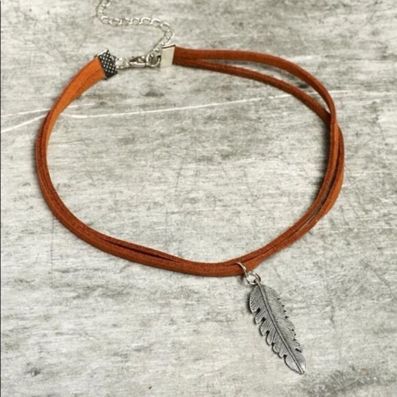 Bohemian Suede Layered Feather Pendant Choker - Picture 2 of 4